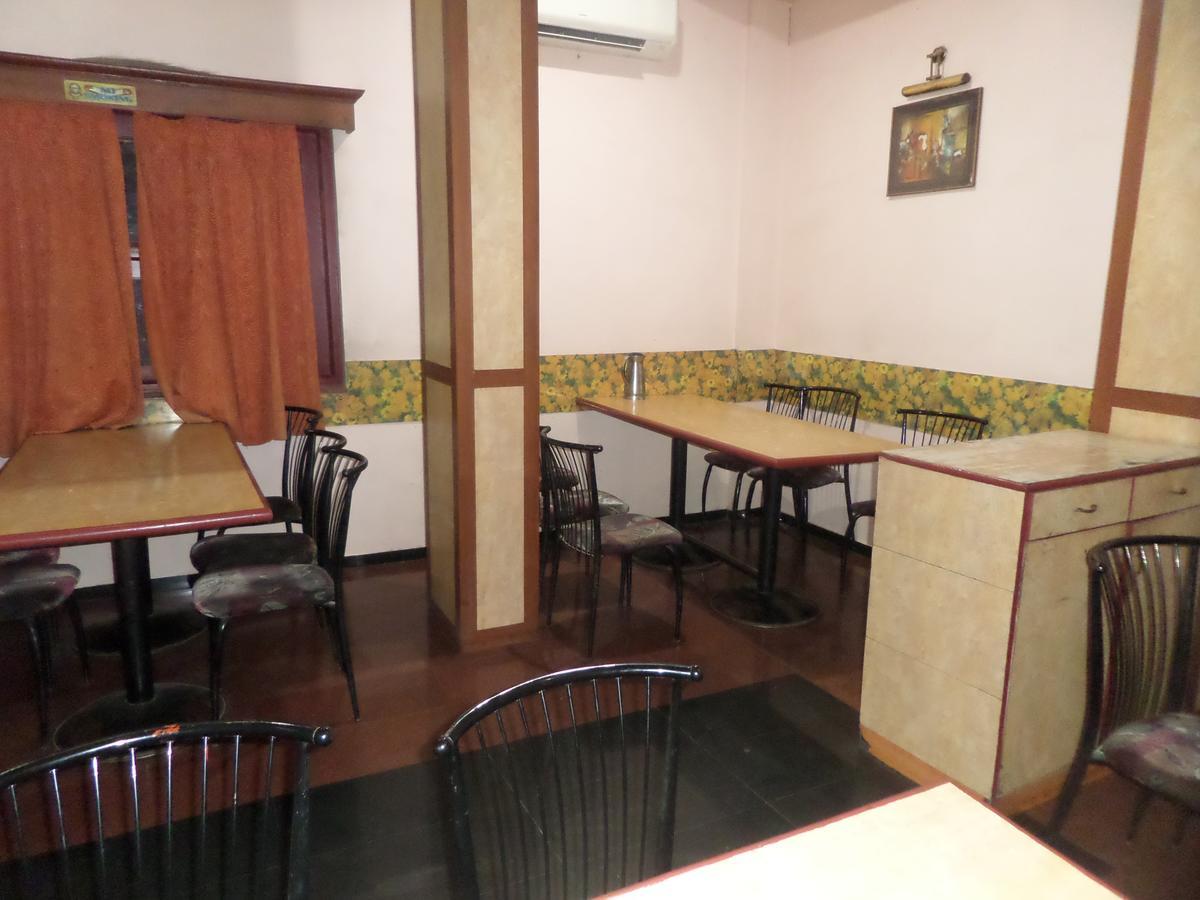 Hotel Ambessador Executive Solapur Esterno foto