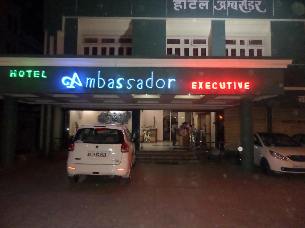 Hotel Ambessador Executive Solapur Esterno foto
