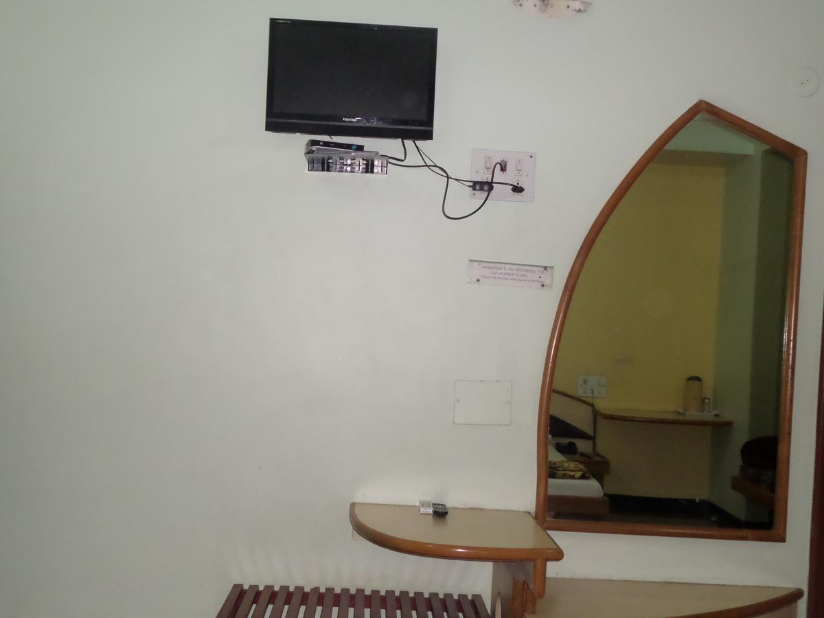 Hotel Ambessador Executive Solapur Esterno foto